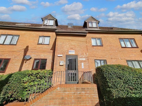 View Full Details for Gatcombe House, Portland Road, Rushden, Northants