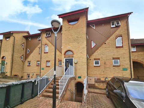 View Full Details for Yarwell Court, Highfield Crescent, Kettering, Northamptonshire