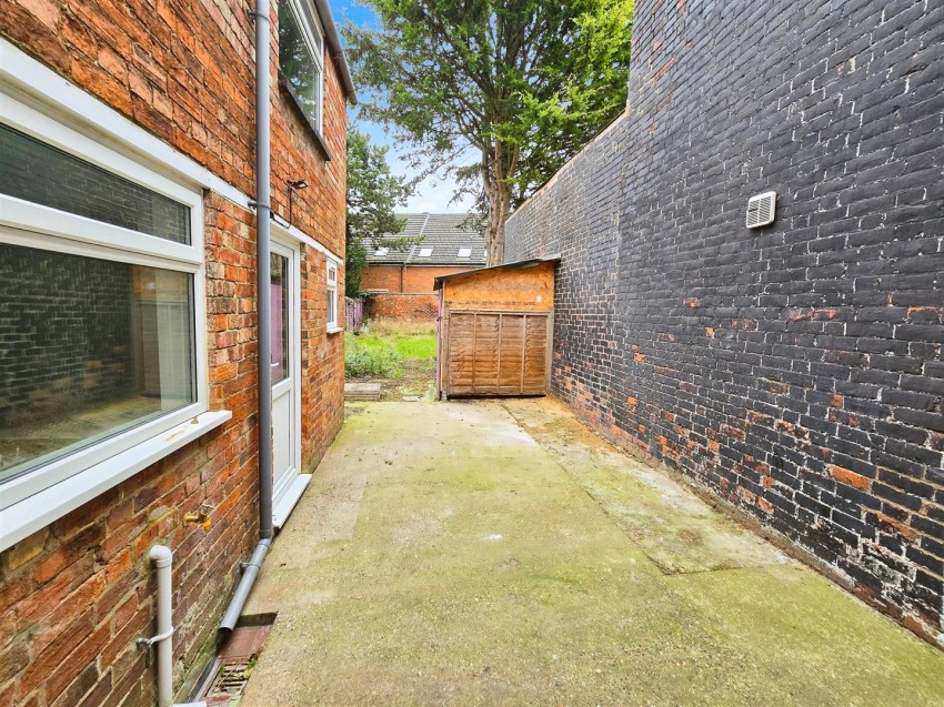 Images for 26A Montague Street, Rushden, Northants